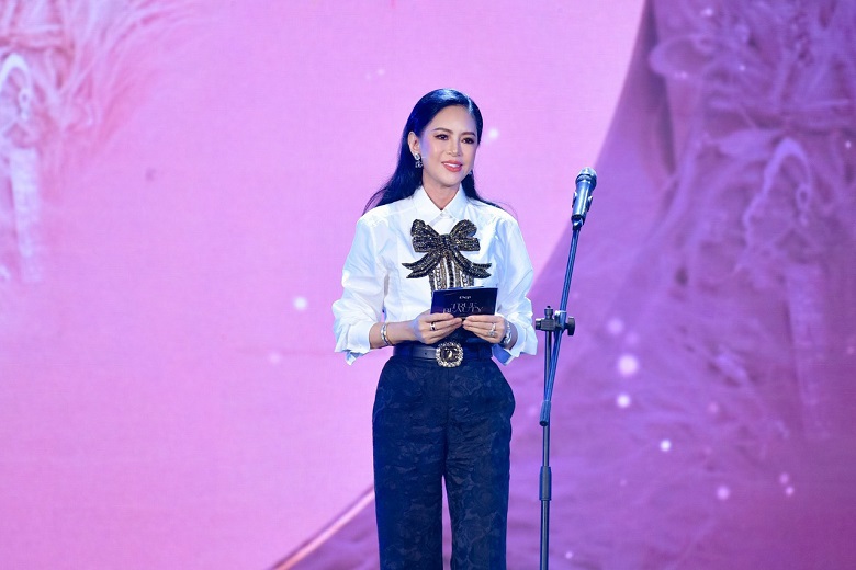 Doanh nhân Lê Hồng Thuỷ Tiên cuốn hút trong mọi khoảnh khắc tại Đẹp Awards  2023 – Emagazine24.net