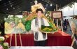 Chiếc váy Bánh xèo chấn động giới mộ điệu thời trang của NTK Nguyễn Minh Công