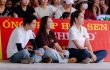 Lê Hoàng Phương bật khóc, hứa lo học phí đến hết lớp 12 cho hai anh em có mẹ ung thư Lê Hoàng Phương bật khóc, hứa lo học phí đến hết lớp 12 cho hai anh em có mẹ ung thư