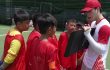 Nghiêm Xuân Tú xuất hiện tại “Cầu thủ nhí 2026”, dẫn dắt đội Xanh lá chuẩn bị cho trận đấu quyết định Nghiêm Xuân Tú xuất hiện tại “Cầu thủ nhí 2026”, dẫn dắt đội Xanh lá chuẩn bị cho trận đấu quyết định